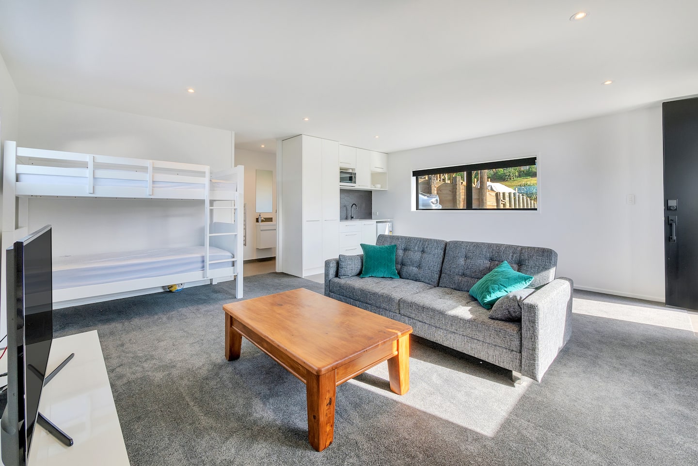Self-contained sleep-out with bunks